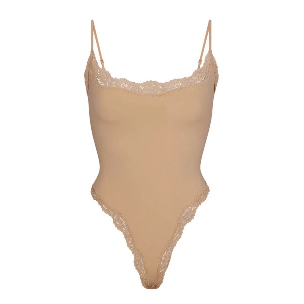 SKIMS FITS EVERYBODY LACE CAMI BODYSUIT IN CLAY MEDIUM BNWT